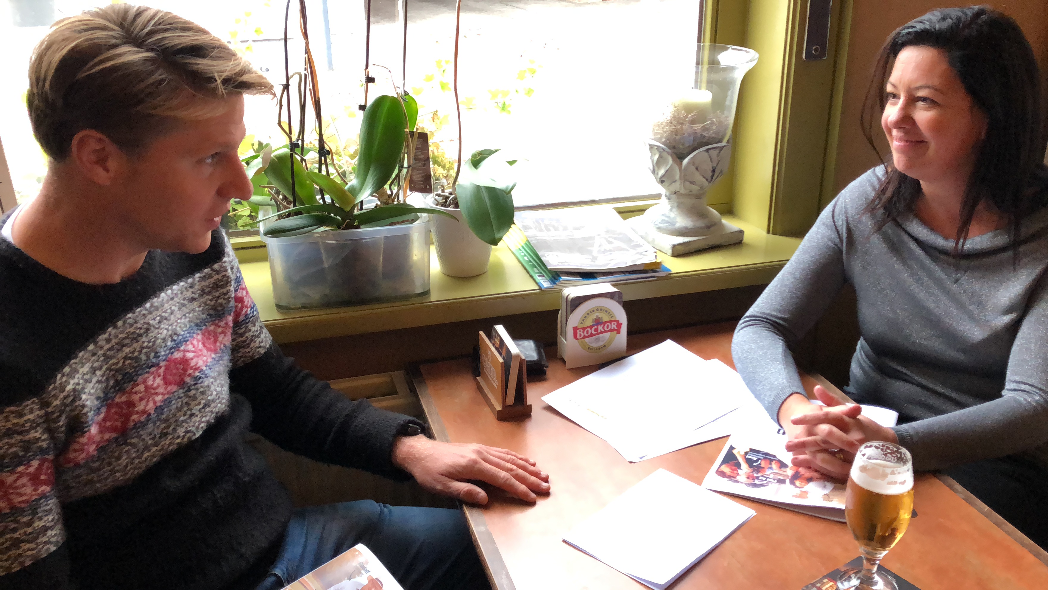 Axel en Kelly in Bellegems café