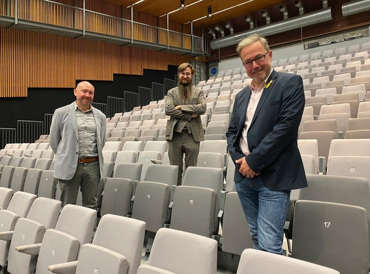 Vlnr: Johan De Poorter (voorzitter), Jorgen Deman (secretaris), Hein Depoorter (ondervoorzitter) Vlnr: Johan De Poorter (voorzitter), Jorgen Deman (secretaris), Hein Depoorter (ondervoorzitter)